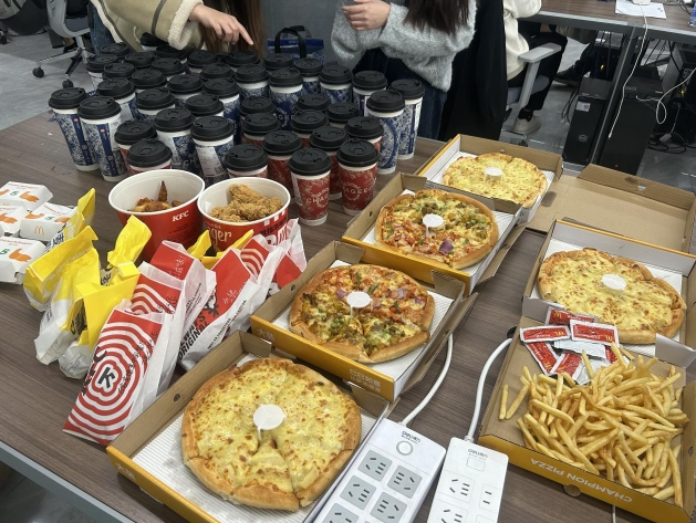 元宵佳節，科技公司的浪漫燈謎會——字節間的溫暖時光